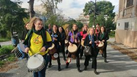Μουσική διαμαρτυρία για να ανοίξει ένα απ’τα νοσοκομεία της Θεσσαλονίκης που κλείσαν τα μνημόνια
