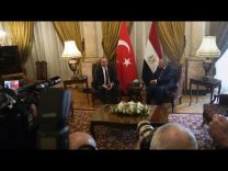 Επίσκεψη Τσαβούσογλου στο Κάιρο: Προς εξομάλυνση οι σχέσεις Τουρκίας – Αιγύπτου