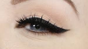 Creative Commons Winged liner and dramatic lashes are in for Spring 2015. Use a liquid eyeliner, eyelash curler and volume mascara for the look. 