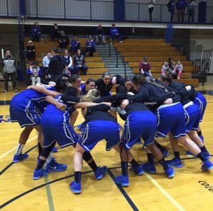 Women’s basketball team huddles and gets pumped up for #DoBlue.