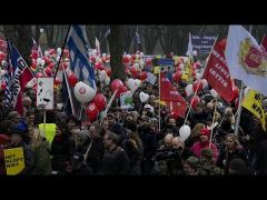 Διαδηλώσεις κατά των μέτρων για τον κορονοϊό σε πολλές πόλεις της Ευρώπης
