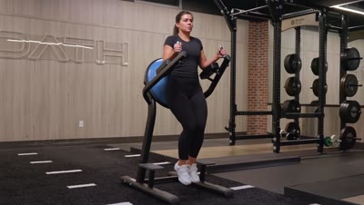 Captain's Chair Knee Raise