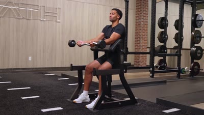Preacher Curl (EZ Bar)