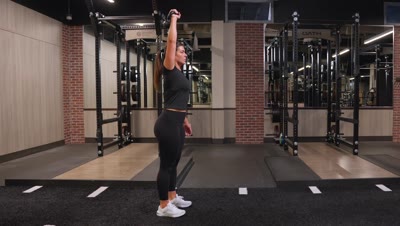 Single Arm Overhead Lunge (Kettlebell)