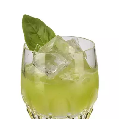 Gin Basil Smash (no added sugar & low-calorie)