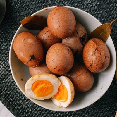 Bé 3 tuổi nhập viện sau khi ăn trứng luộc : cảnh báo 4 thứ không ăn cùng