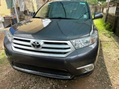 TOYOTA Highlander