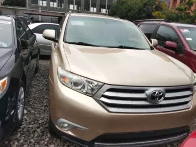 TOYOTA Highlander