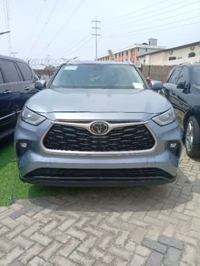 TOYOTA Highlander