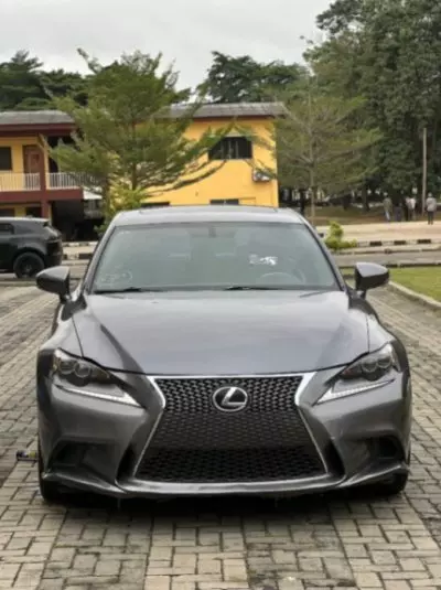 Lexus IS