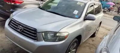 TOYOTA Highlander