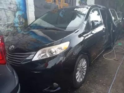 TOYOTA Sienna