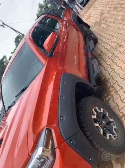 TOYOTA Tacoma