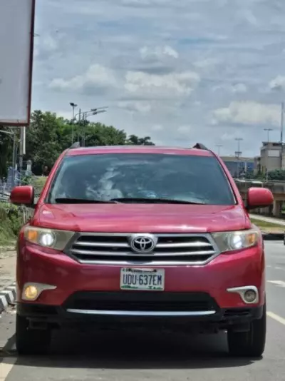 TOYOTA Highlander