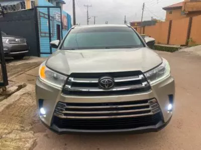 TOYOTA Highlander