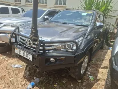 TOYOTA Hilux