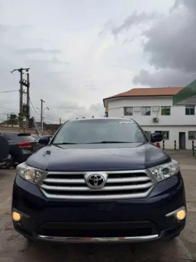 TOYOTA Highlander