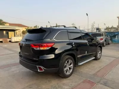 TOYOTA Highlander