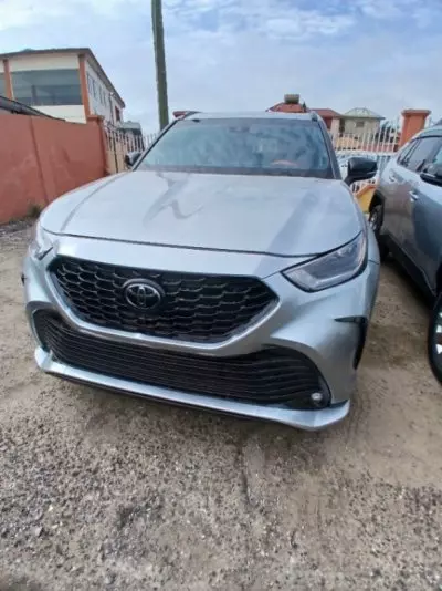 TOYOTA Highlander
