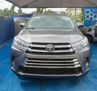 TOYOTA Highlander