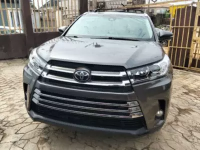 TOYOTA Highlander