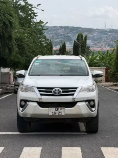 TOYOTA Fortuner