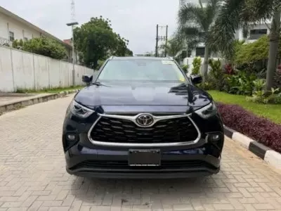 TOYOTA Highlander