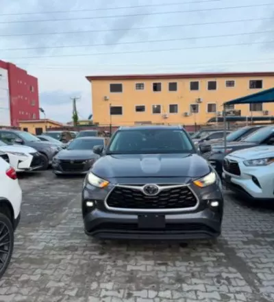 TOYOTA Highlander