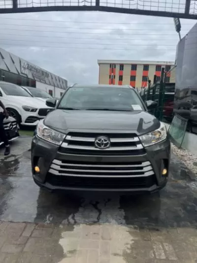 TOYOTA Highlander