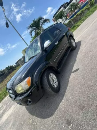 TOYOTA Sequoia