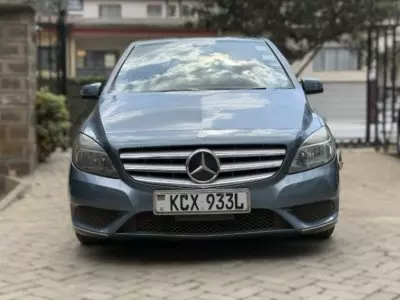 Mercedes-Benz B 180