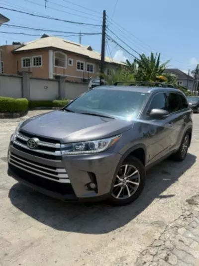 TOYOTA Highlander