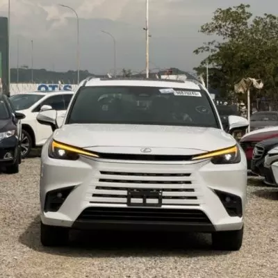 Lexus TX