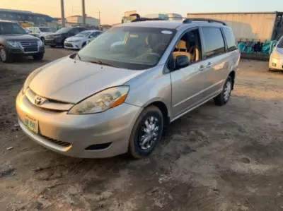 TOYOTA Sienna