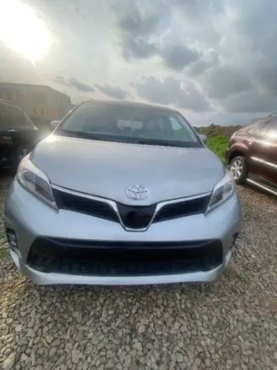 TOYOTA Sienna