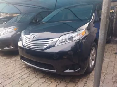 TOYOTA Sienna