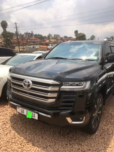 Toyota  Land Cruiser VXR V8