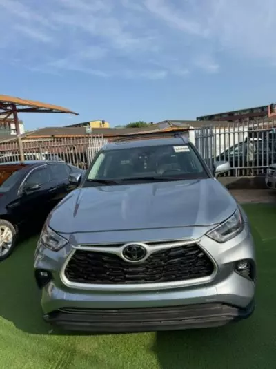 TOYOTA Highlander