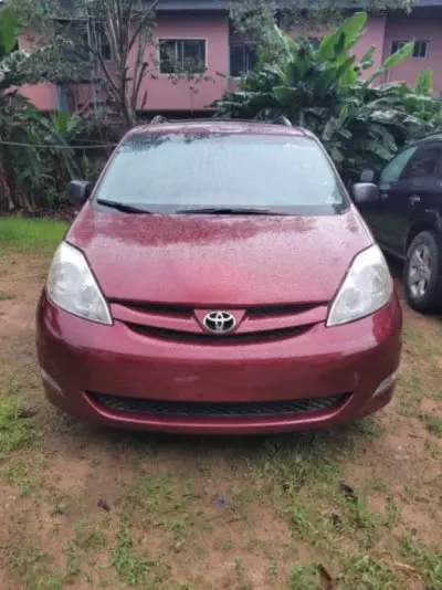 TOYOTA Sienna