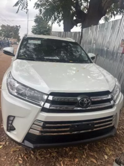 TOYOTA Highlander