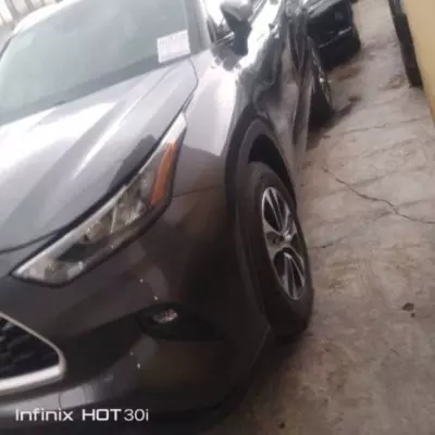 TOYOTA Highlander