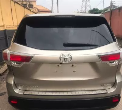 TOYOTA Highlander