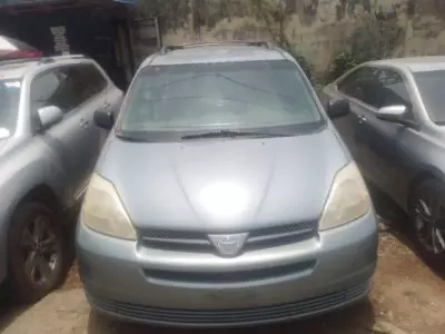 TOYOTA Sienna