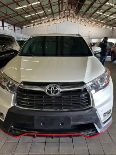 TOYOTA Highlander