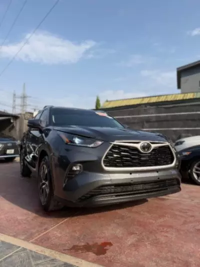 TOYOTA Highlander