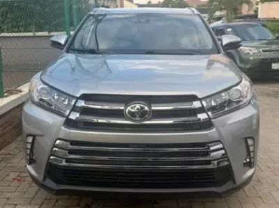 TOYOTA Highlander