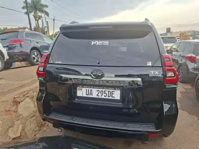 TOYOTA Landcruiser Prado