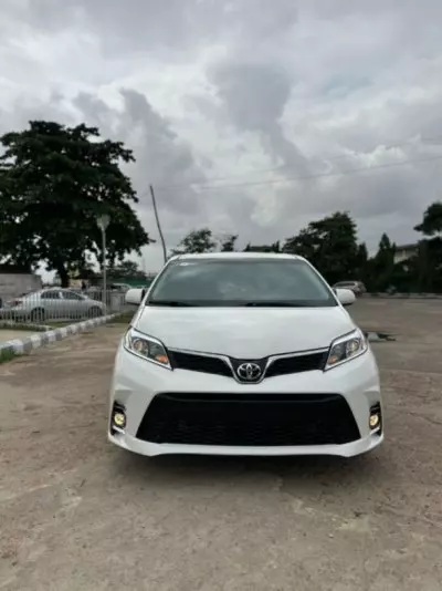 TOYOTA Sienna