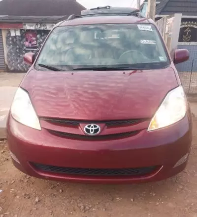TOYOTA Sienna