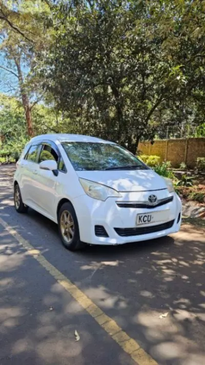 TOYOTA Ractis